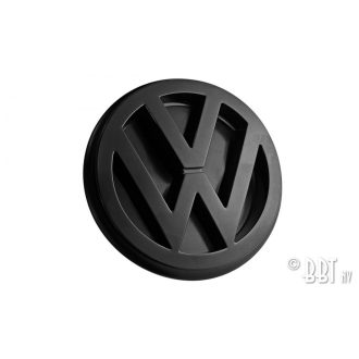   Embléma, VW, fekete hátsó T25 08/87-07/92 100mm (Original VW) Ez van a T4 Transporter hátsó ajtón is 2003-ig.